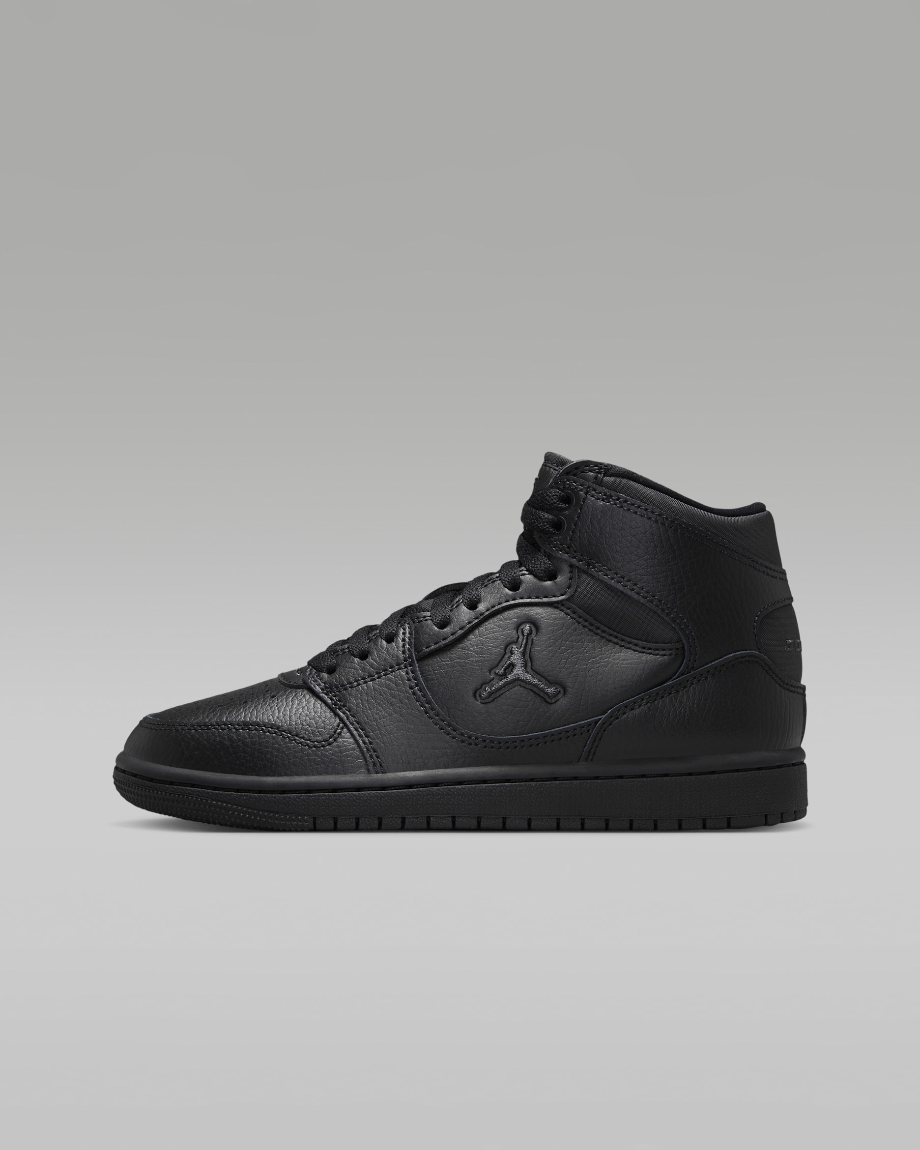 Jordan Court Connect Mid Older Kids' Shoes. Nike FI